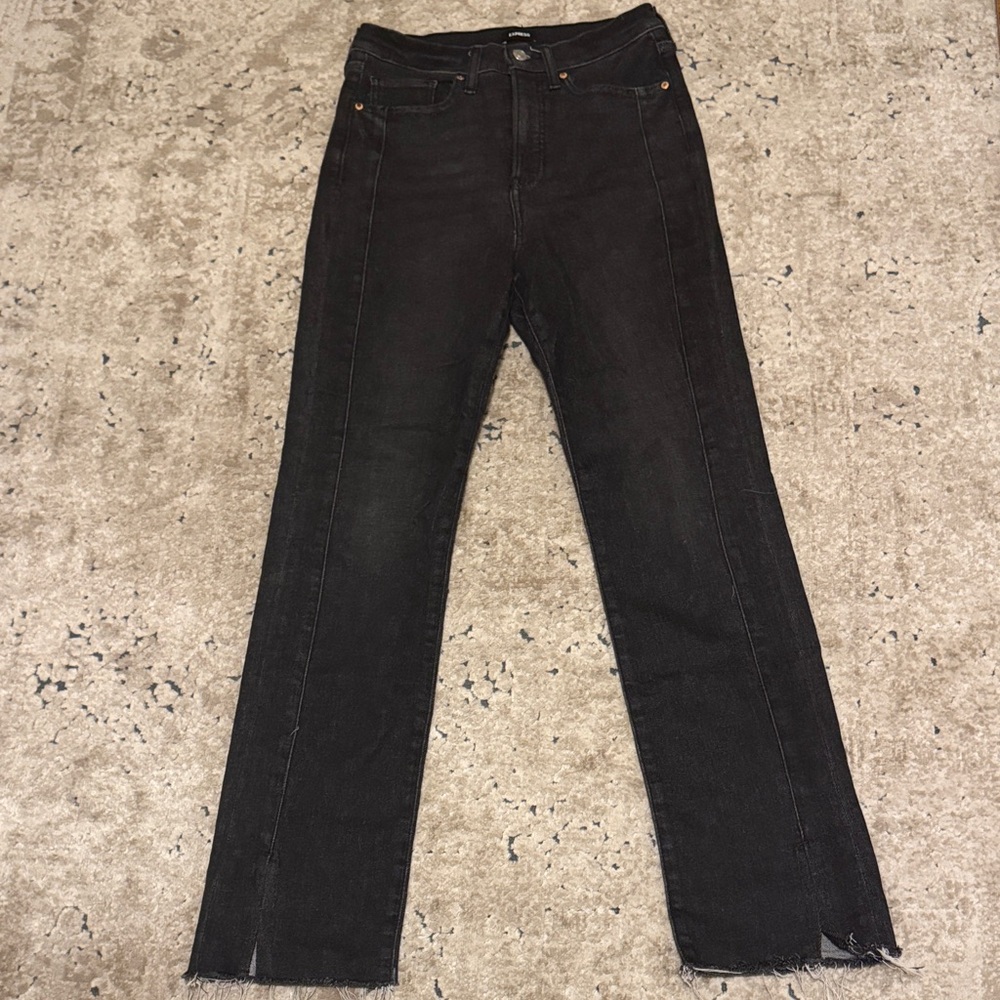 Express Women's Black 90’s Slim Leg Jeans - Size 6R